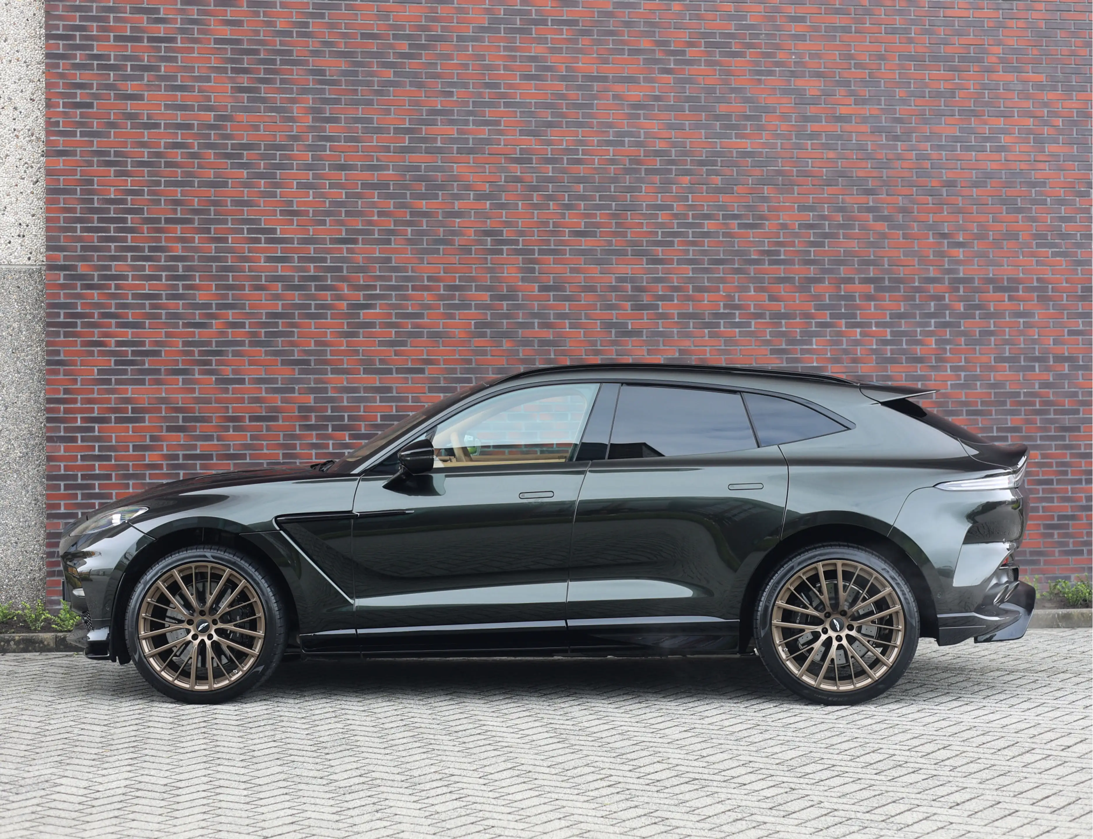 Aston Martin DBX 4.0 V8 707 | Minotaur Green - Nieuwstaat! — photo 15