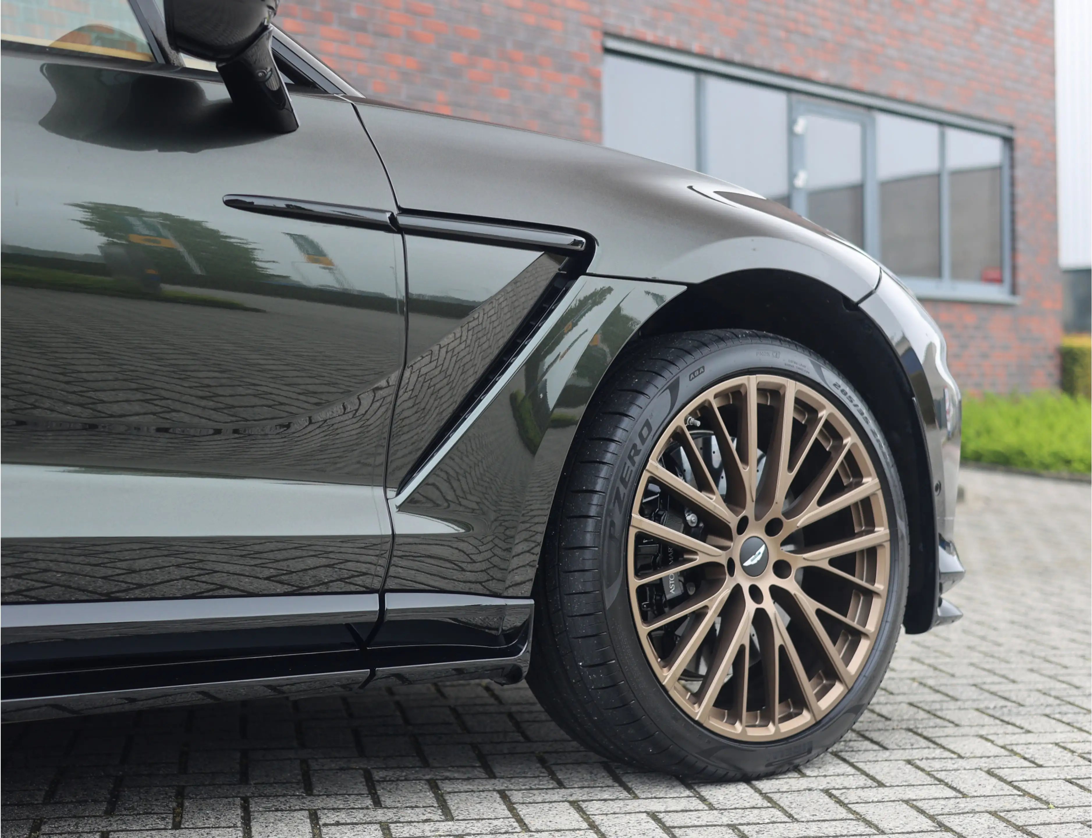 Aston Martin DBX 4.0 V8 707 | Minotaur Green - Nieuwstaat! — photo 19