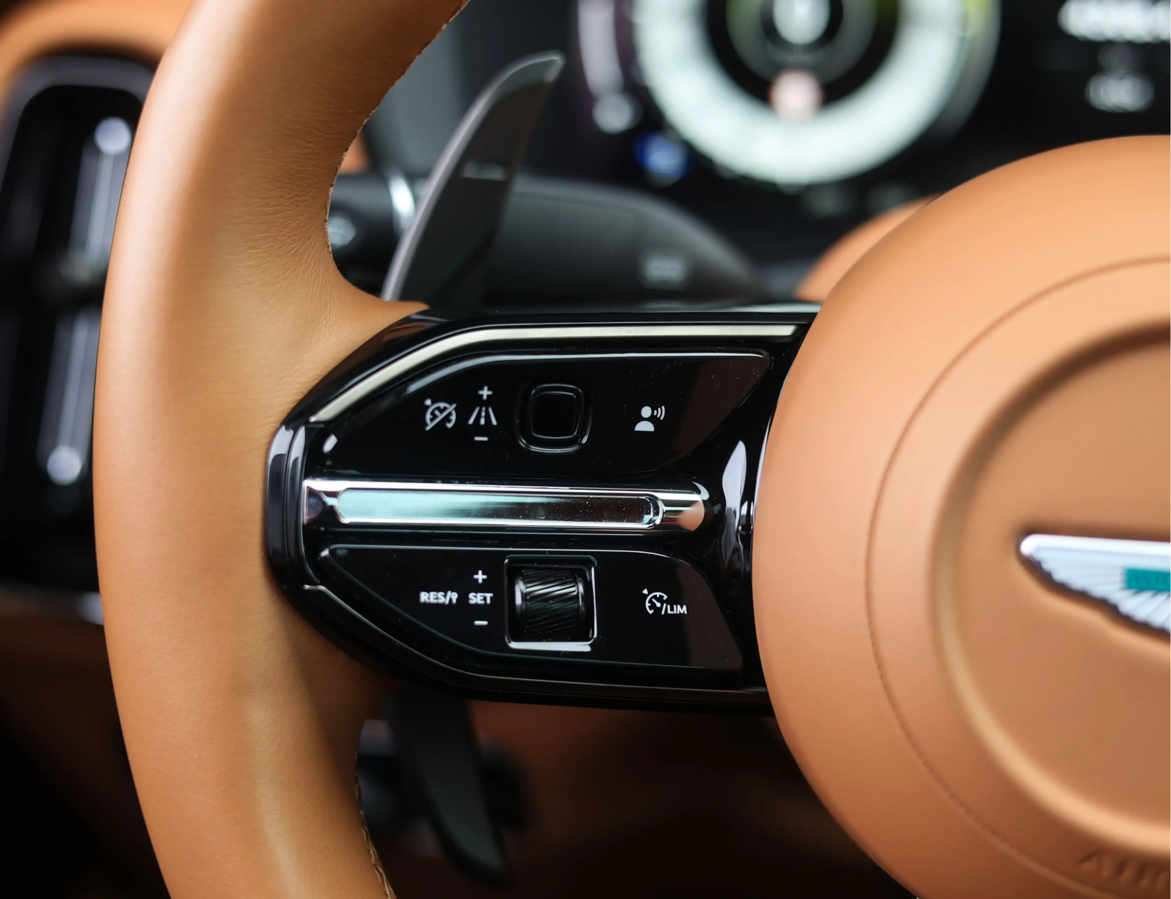 Aston Martin DBX 4.0 V8 707 | Minotaur Green - Nieuwstaat! — photo 35