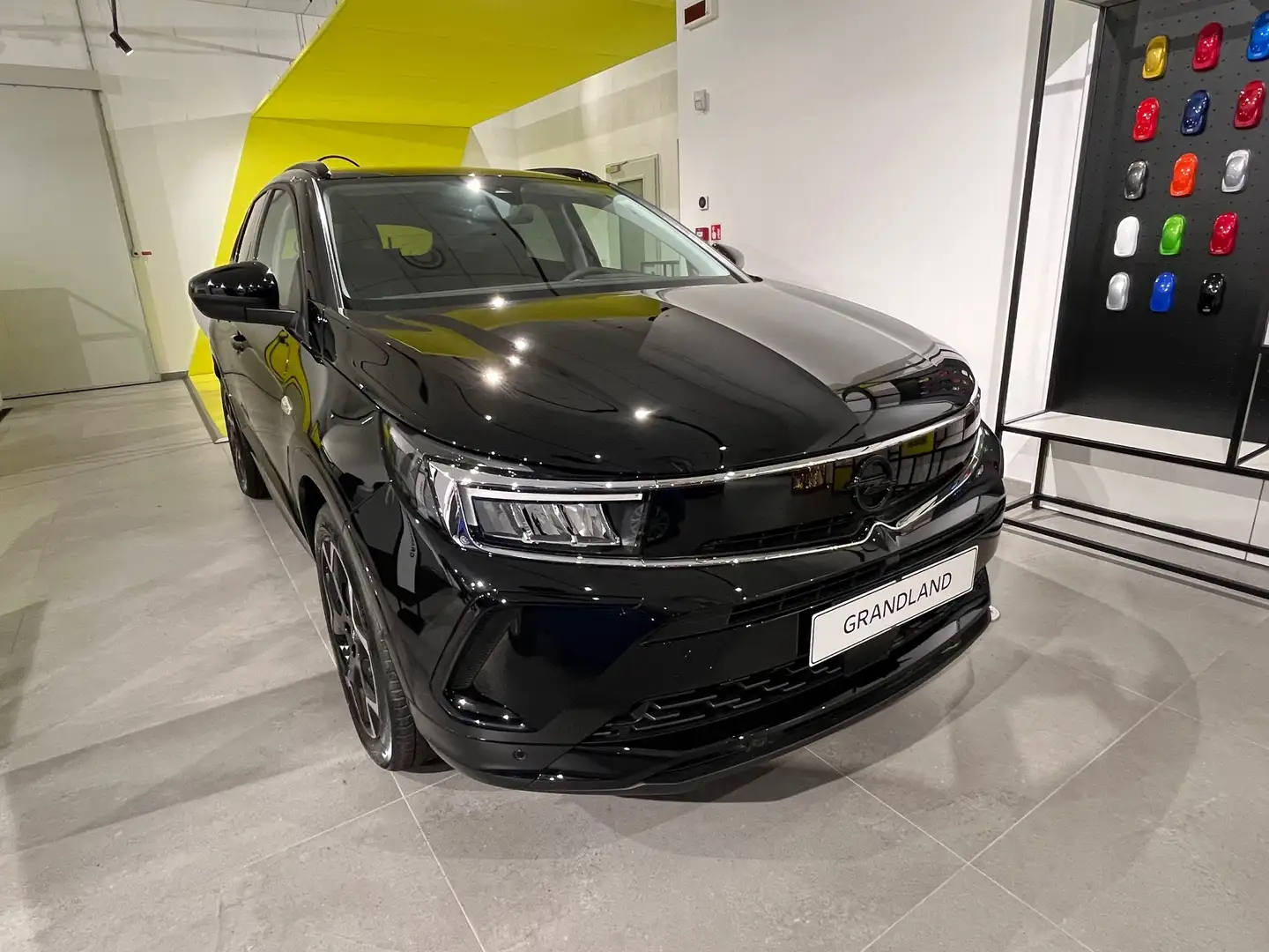 Opel Grandland 1.2 Hybrid 136cv e-DCT6 GS KM ZERO Fekete - 1