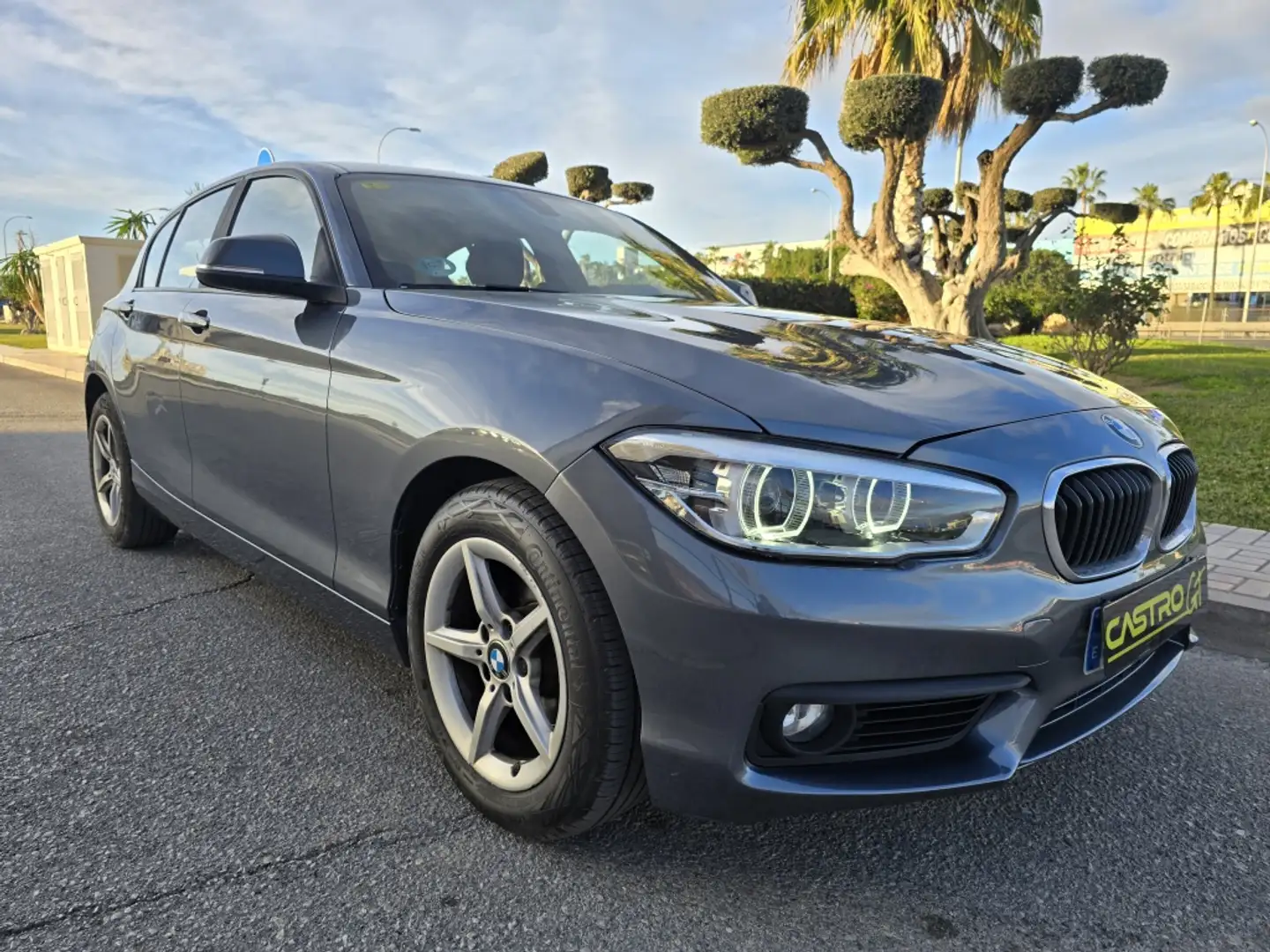 BMW 118 118d Gris - 1