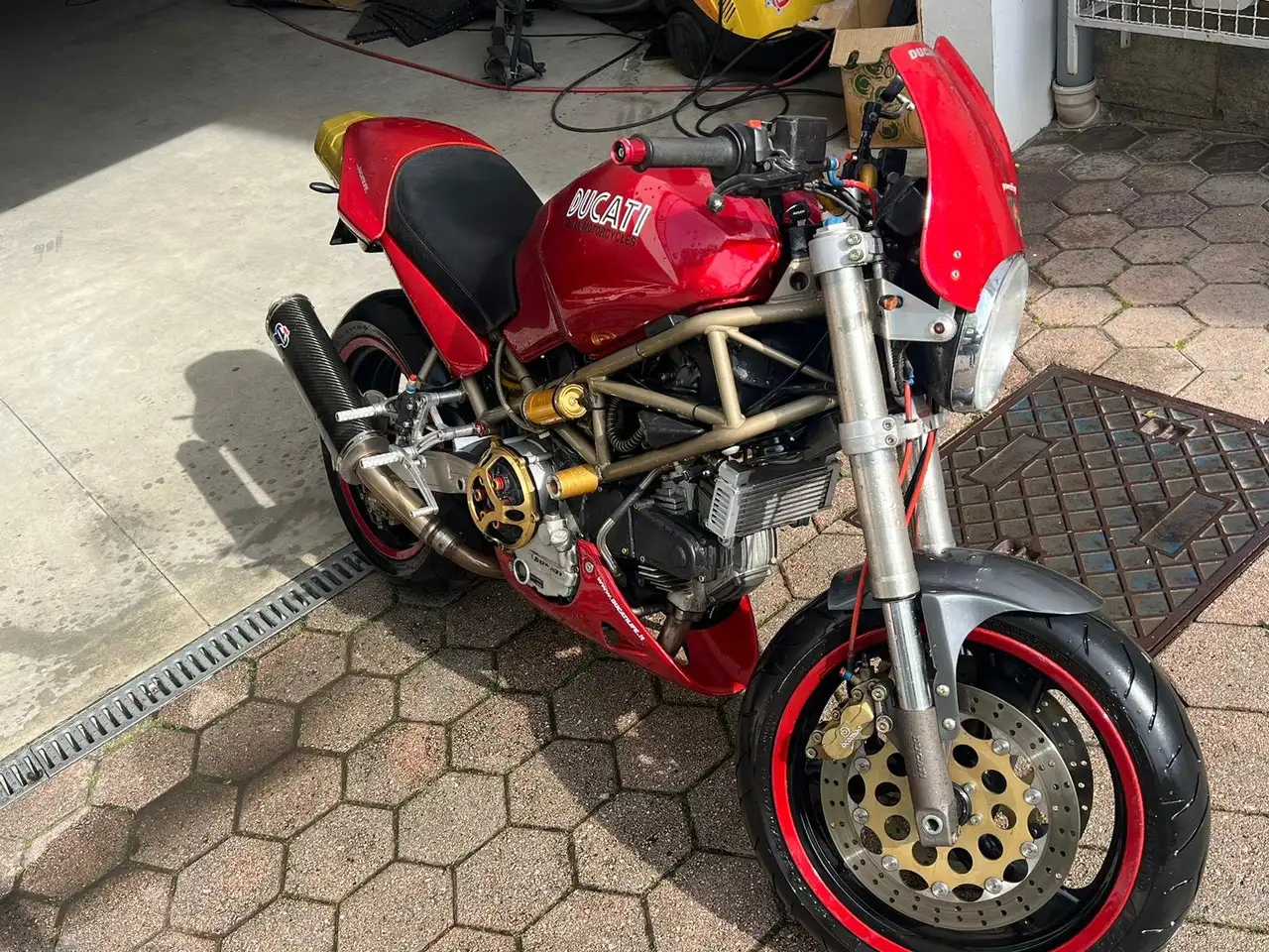 Ducati Monster 900