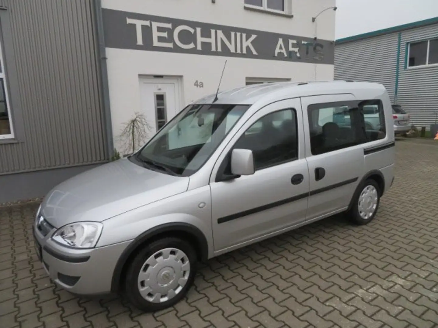 Opel Combo Corsa Combo 1.6 CNG 1.6 CNG Tour Серебристый - 1