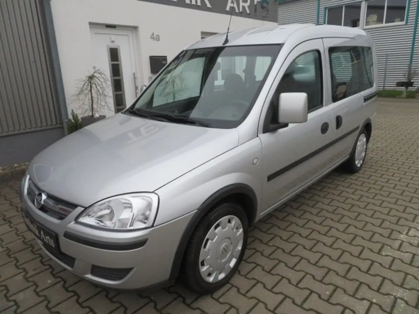 Opel Combo Corsa Combo 1.6 CNG 1.6 CNG Tour Серебристый - 2