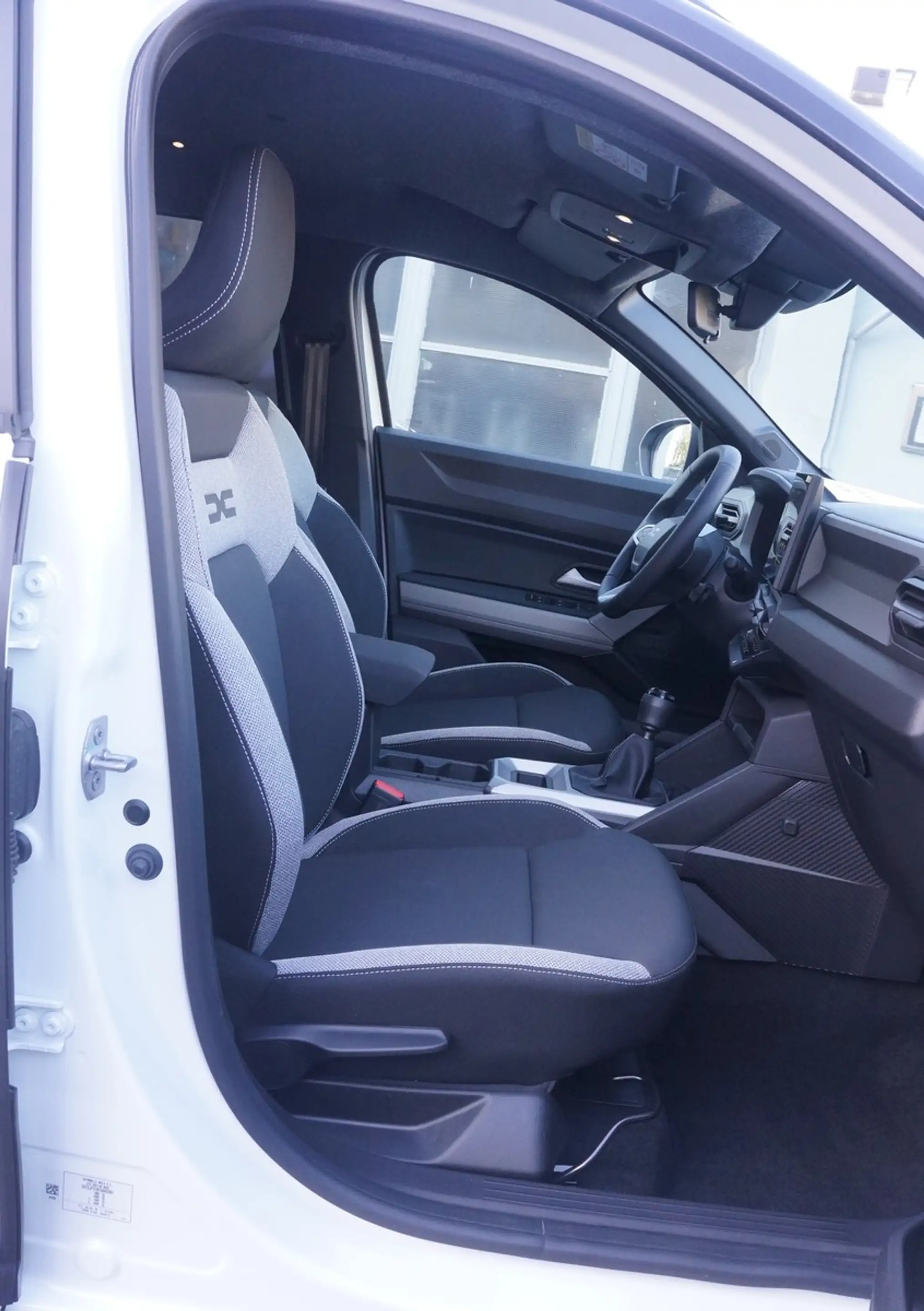 Dacia Bigster Journey+ mildHybrid 140 *NAV+4xCAM TOTWinkelw.  2 — photo 22