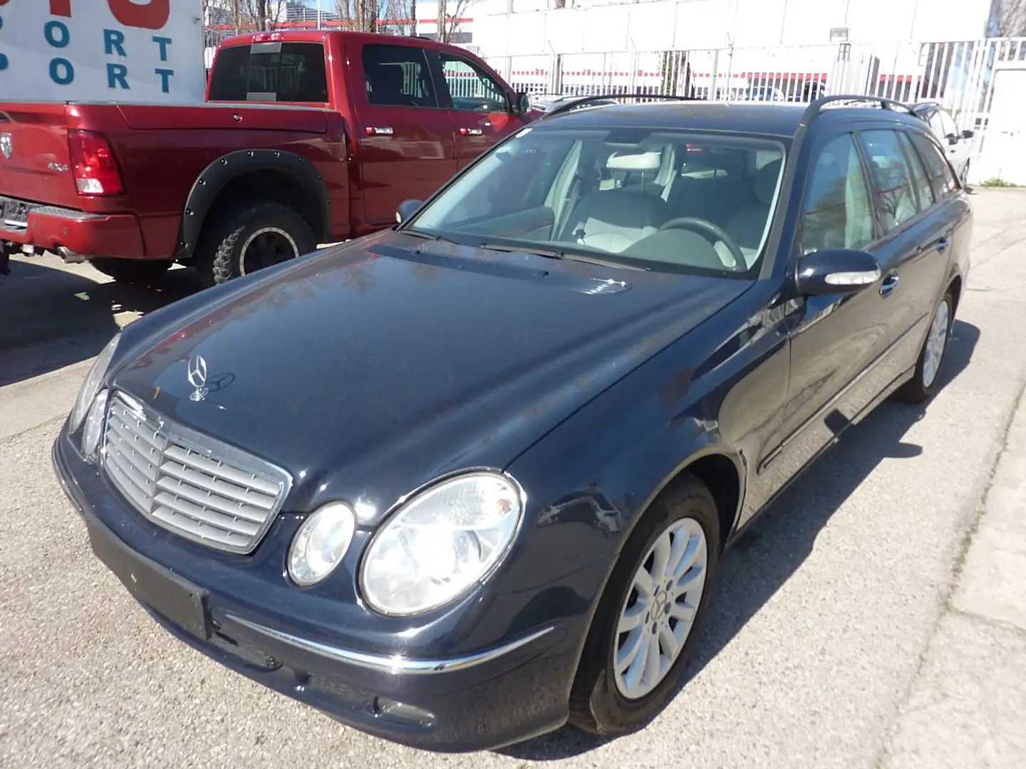 Mercedes-Benz E 220 Classic CDI Bleu - 1