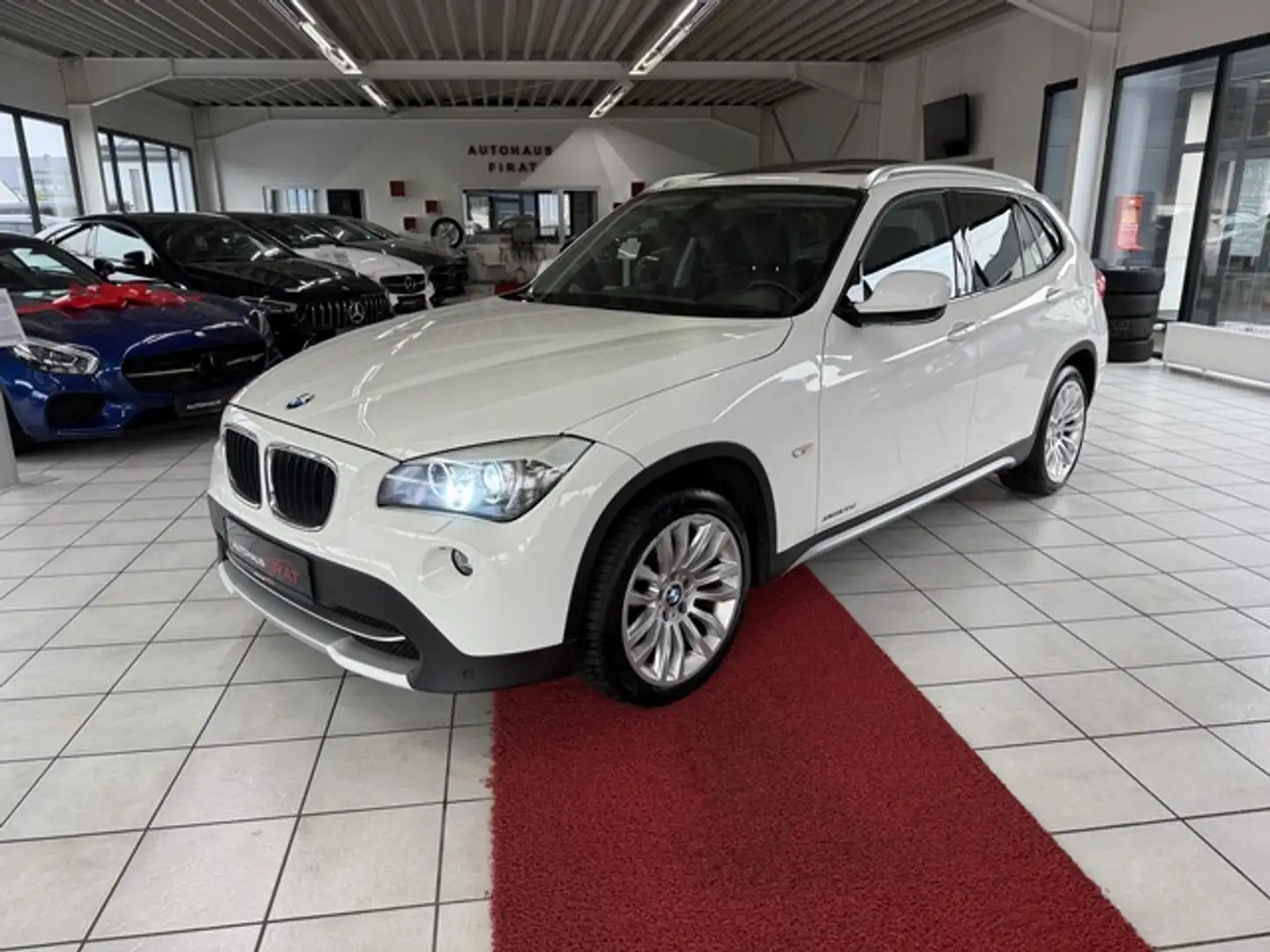 BMW X1 xDrive 20d X Line Leder+PanoramaSD+Kamera+Navi Weiß - 1