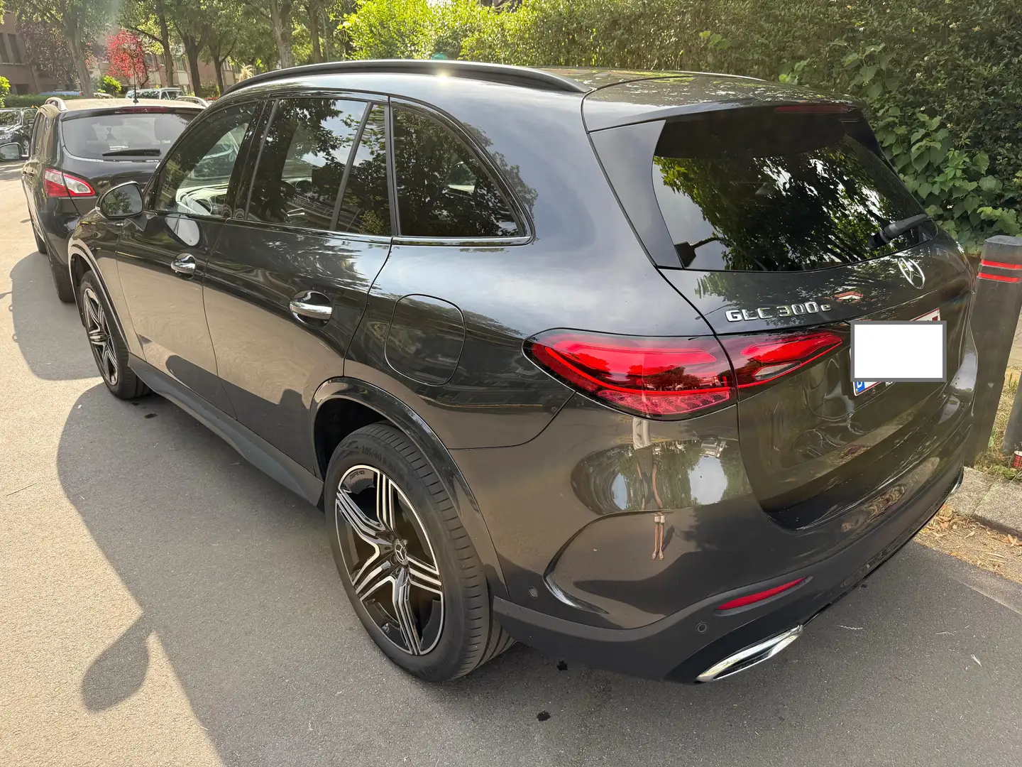 Mercedes-Benz GLC 300 GLC-Coupe 300 e 4Matic 9G-TRONIC AMG Line Advanced Grijs - 2