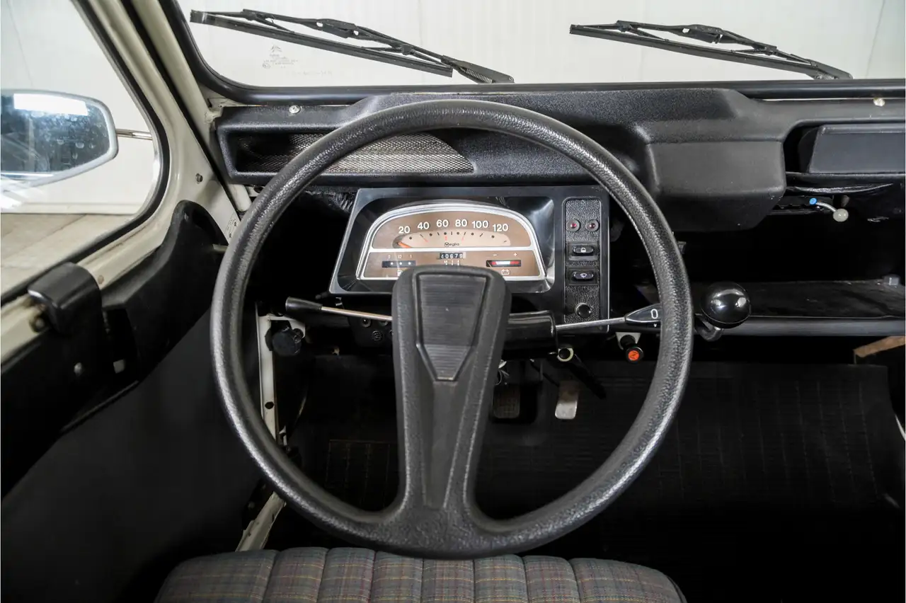 Citroen 2CV6 Club 40.000 km, foto 8