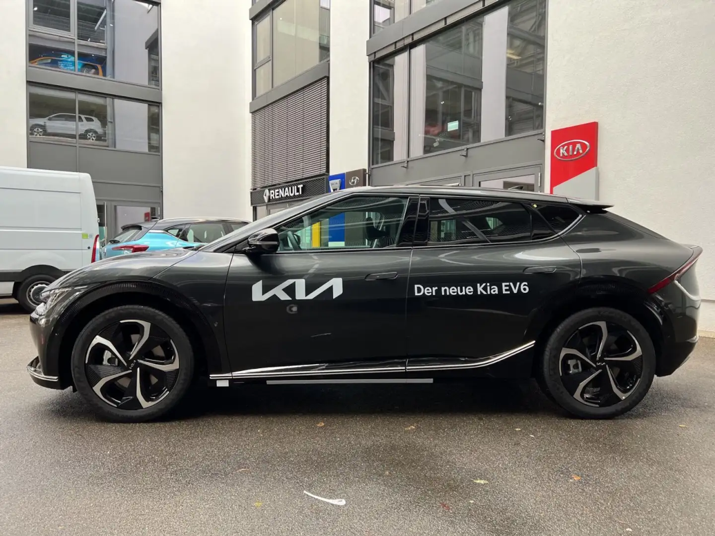 Kia EV6 2WD / RWD WP AIR COM ASS SND DRI DES Klima Navi Grau - 2