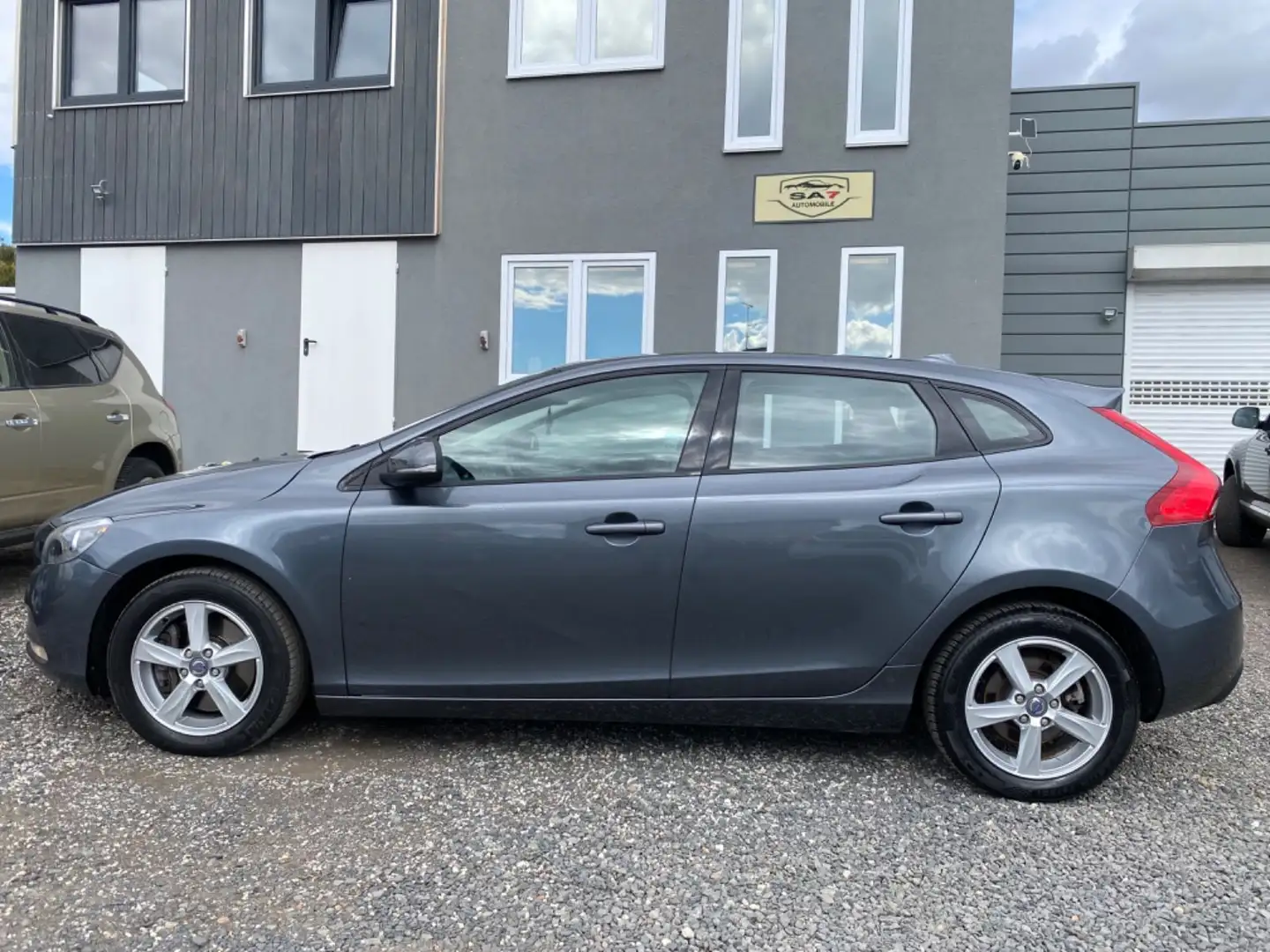 Volvo V40 Kinetic*Automatik*TüvNeu*Klima*SHZ* Grau - 1