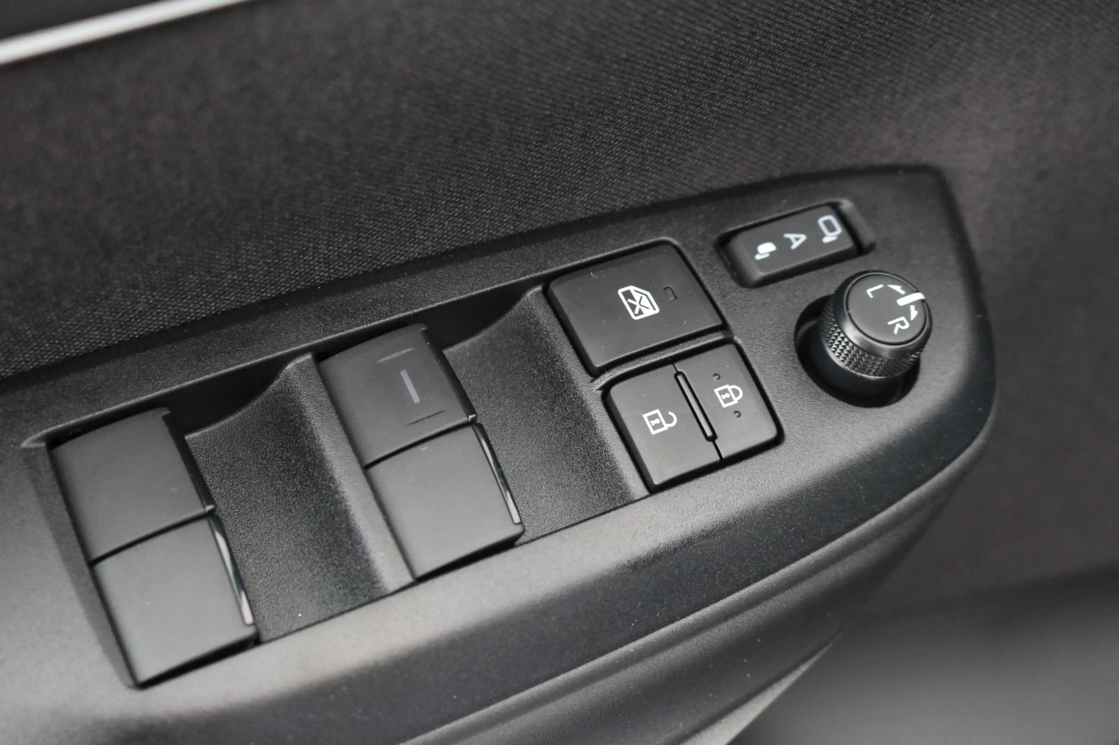 Toyota Yaris 1.5 Hybrid 115 Dynamic Keyless entree, apple andro — photo 10