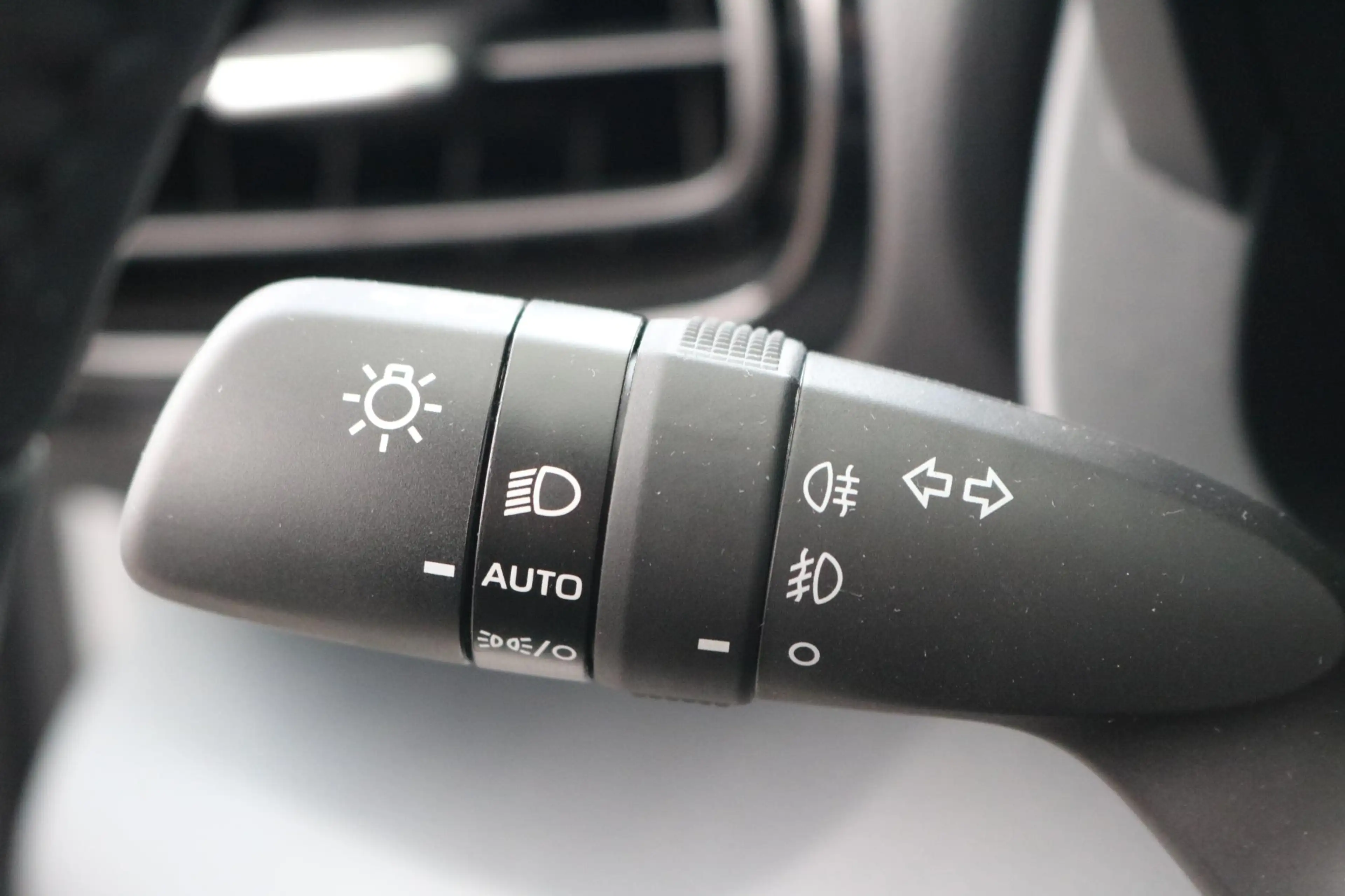 Toyota Yaris 1.5 Hybrid 115 Dynamic Keyless entree, apple andro — photo 12