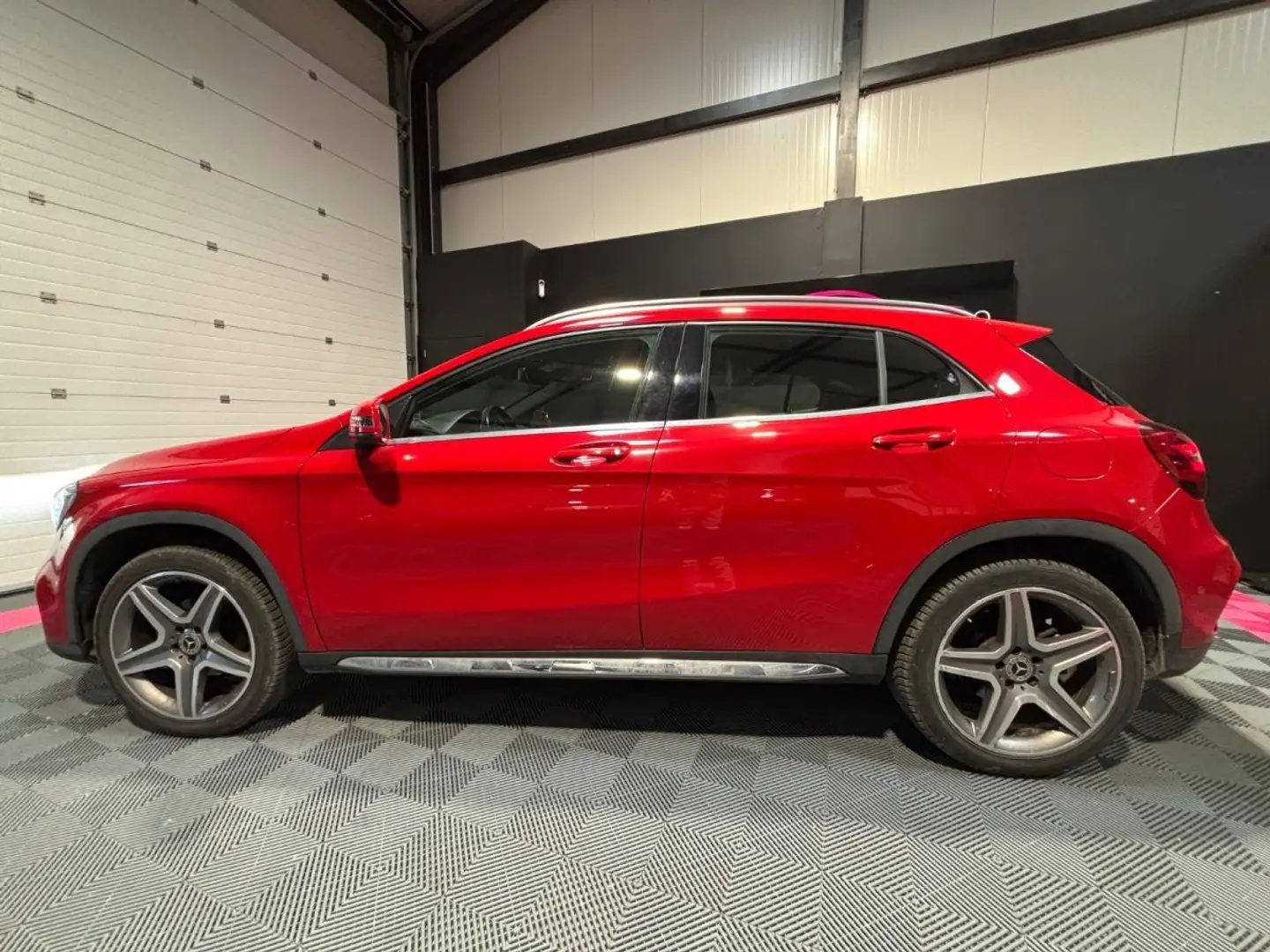 Mercedes-Benz GLA 200 200 7-G DCT Fascination Rouge - 2