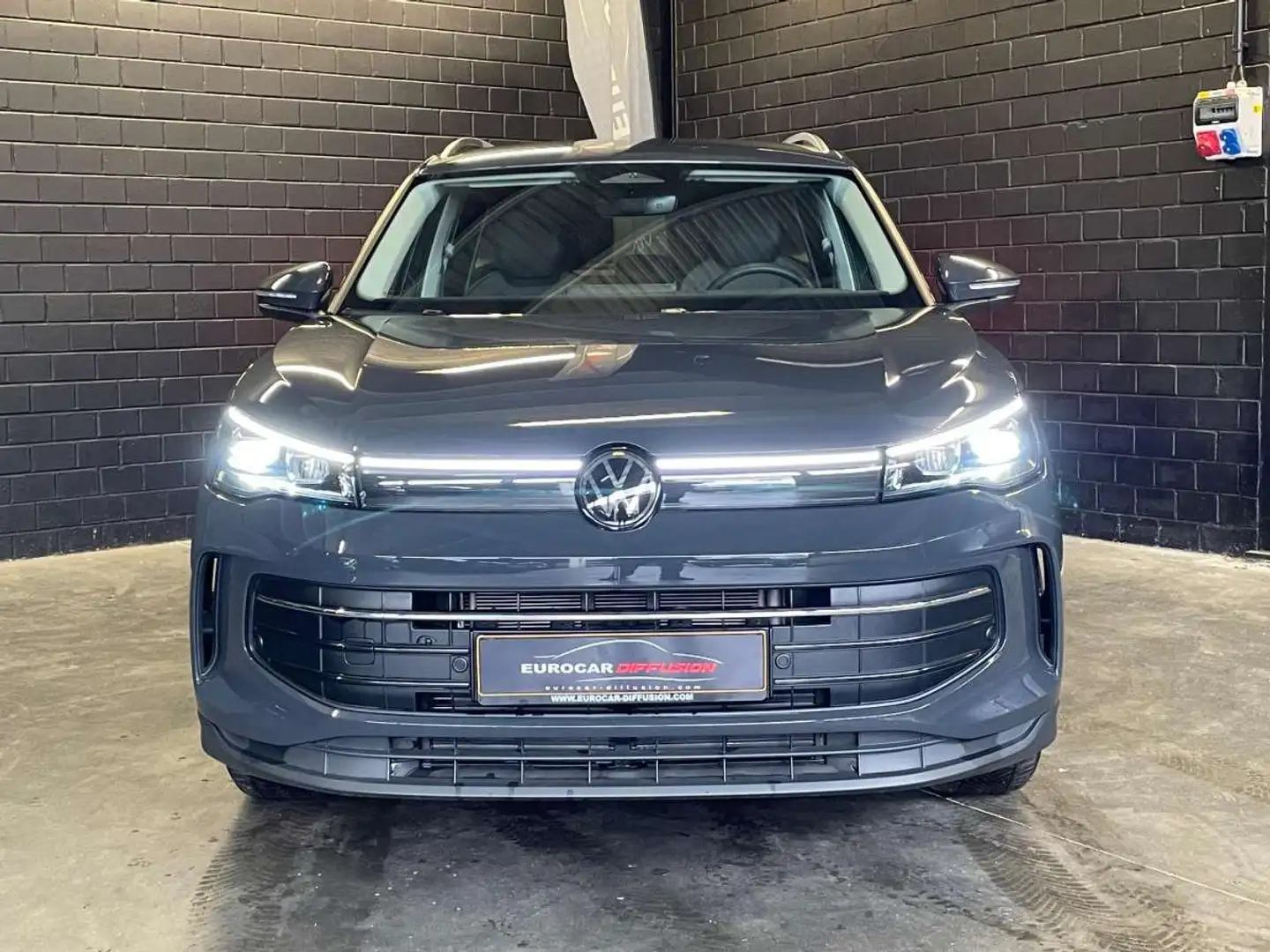 Volkswagen Tiguan Life 2.0 TDI 150CV DSG7 ** Attelage ** Gris - 2
