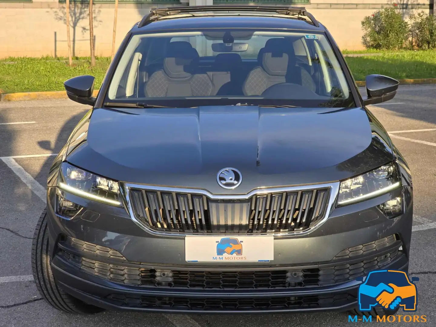 Skoda Karoq 1.5 TSI ACT DSG 4x4 Executive Gris - 2