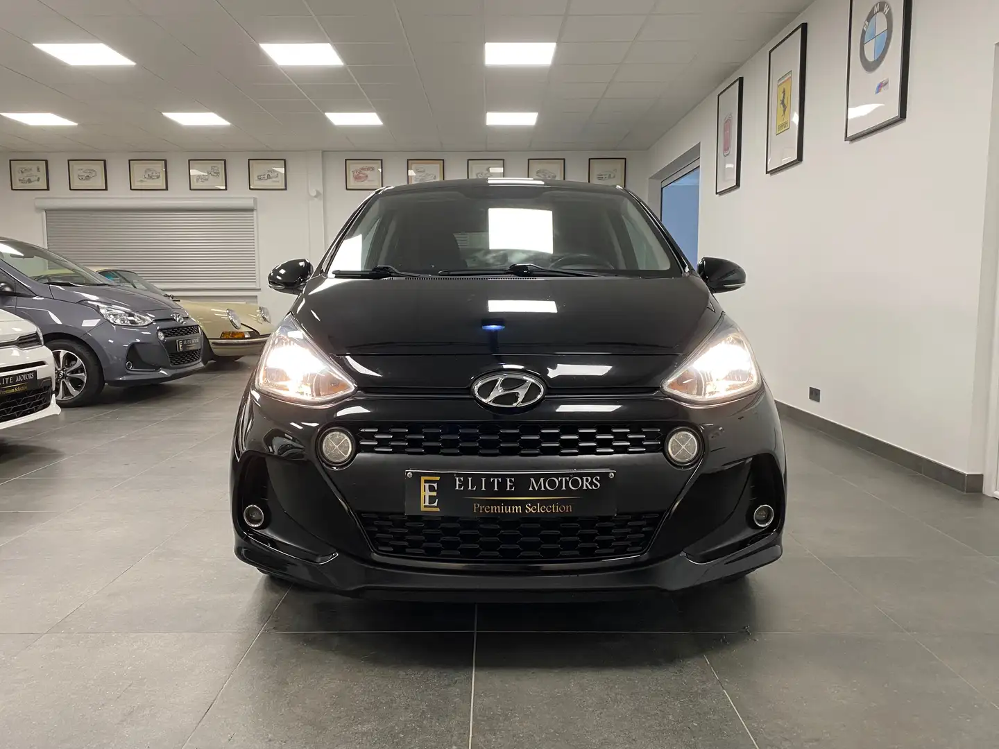 Hyundai i10 i10 1.2i Sky 1erMAIN/ CARNET/ ETAT NEUF / FULL Noir - 2