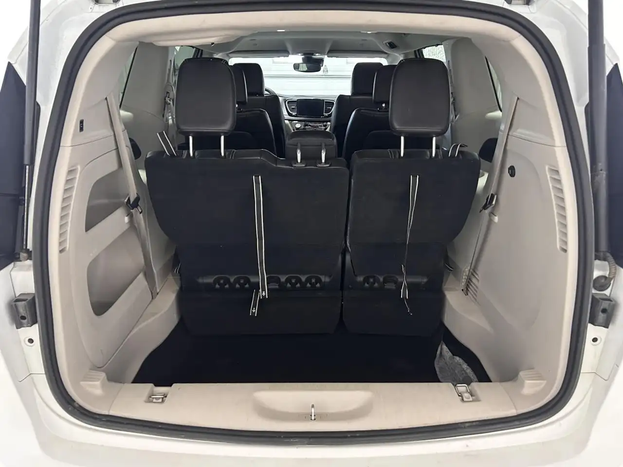 Chrysler Pacifica снимка Chrysler Pacifica