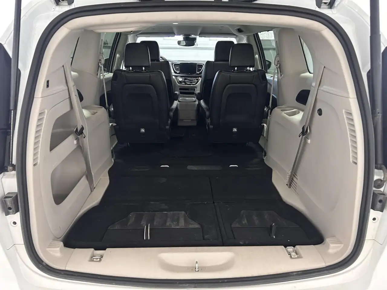 Chrysler Pacifica снимка Chrysler Pacifica