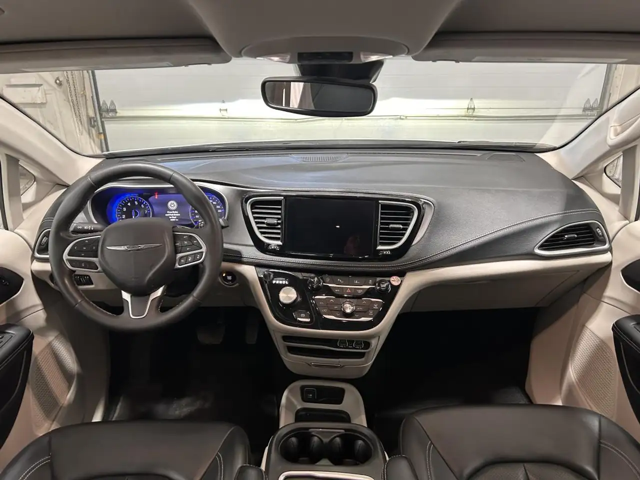 Chrysler Pacifica снимка Chrysler Pacifica