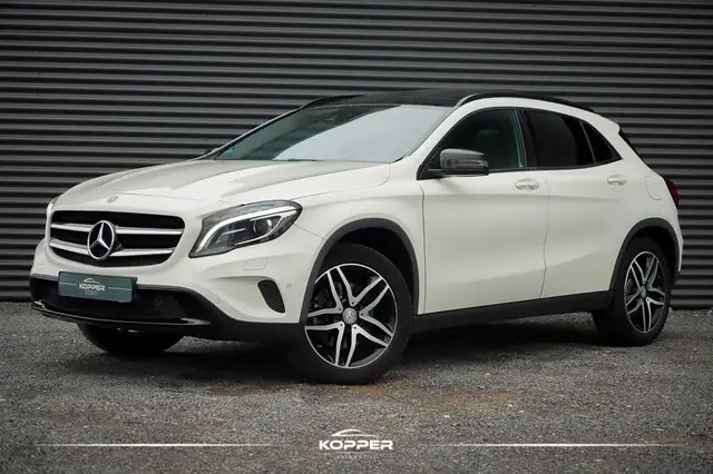 Mercedes-Benz GLA 250 4Matic / Pano / Clima / Comand