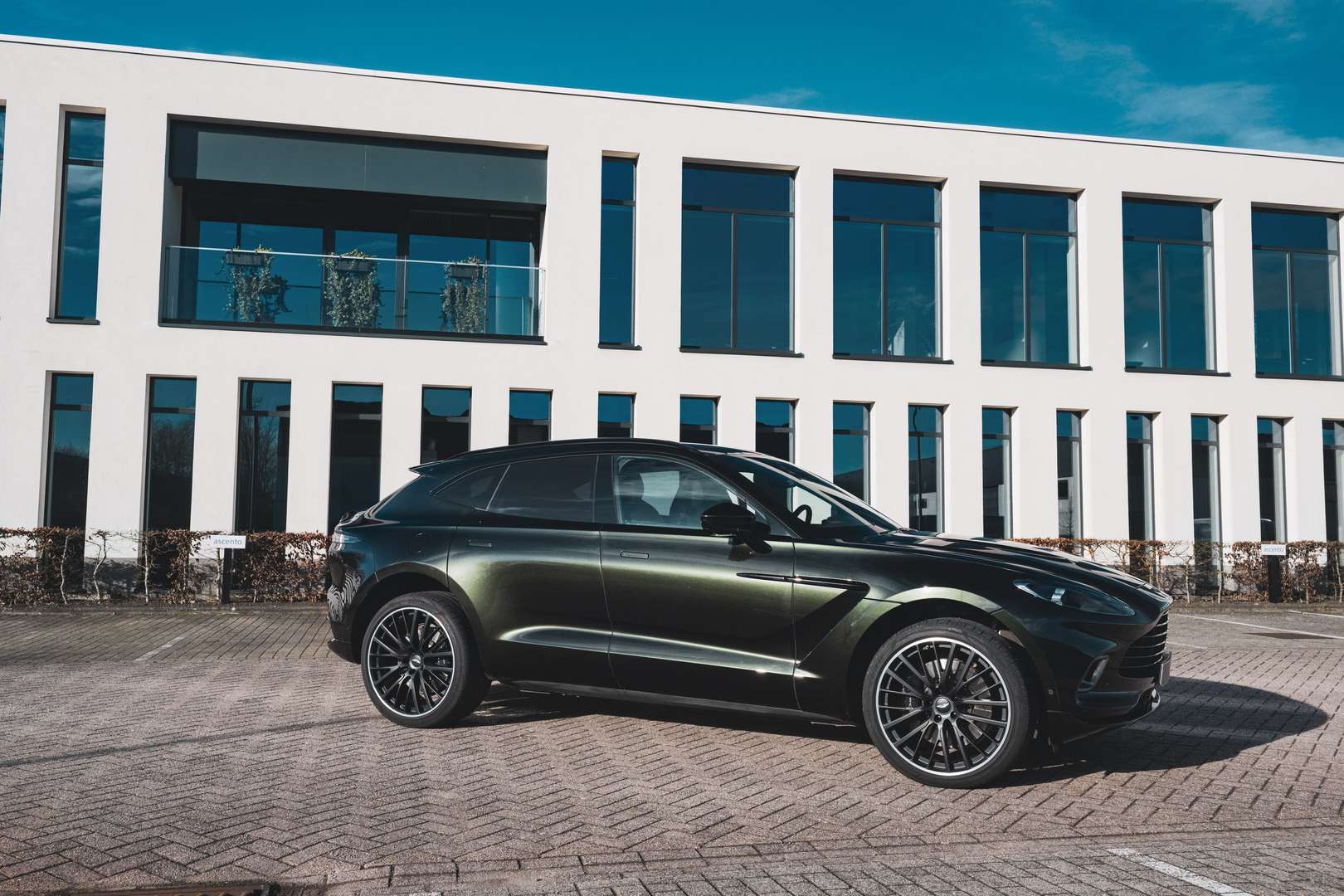 Aston Martin DBX -  - Joinsteer - #2