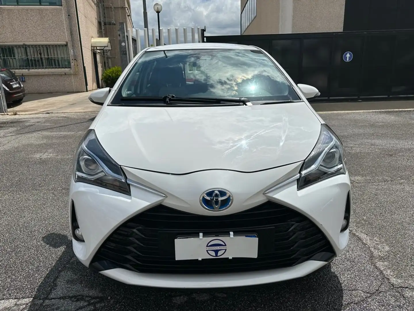 Toyota Yaris 1.5 Hybrid 5 porte Style Blanc - 2
