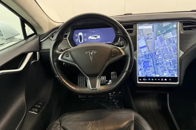 Tesla Model S view 14