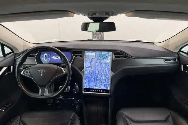 Tesla Model S view 13