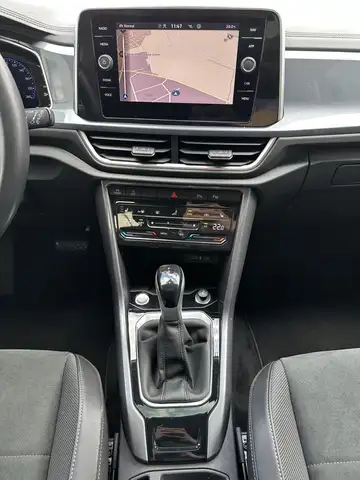 Volkswagen T-Roc view 14