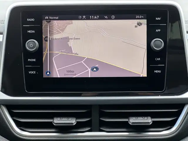 Volkswagen T-Roc view 16