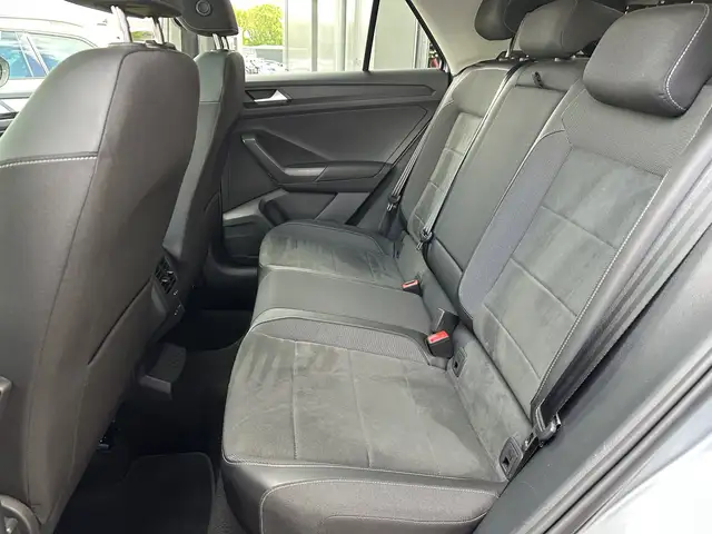 Volkswagen T-Roc view 12