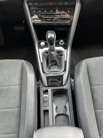 Volkswagen T-Roc view 15