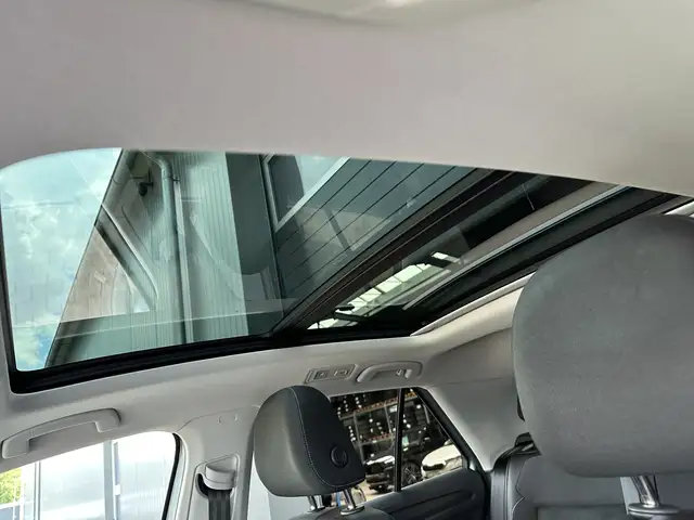 Volkswagen T-Roc view 11