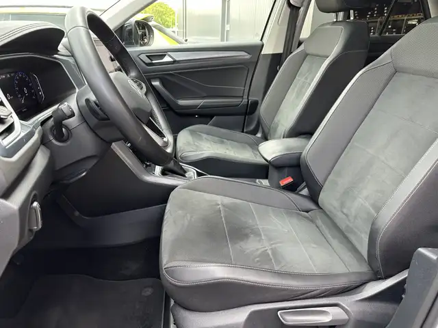 Volkswagen T-Roc view 10