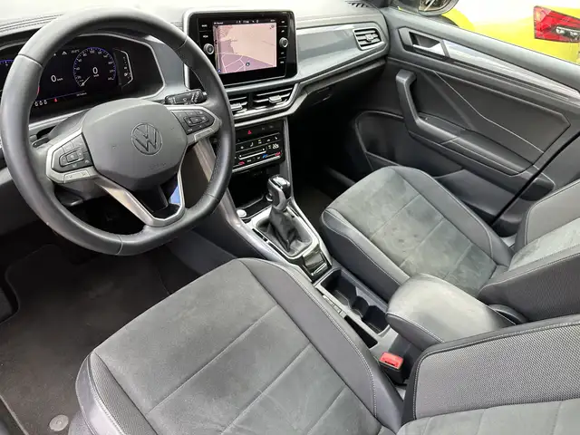 Volkswagen T-Roc view 9