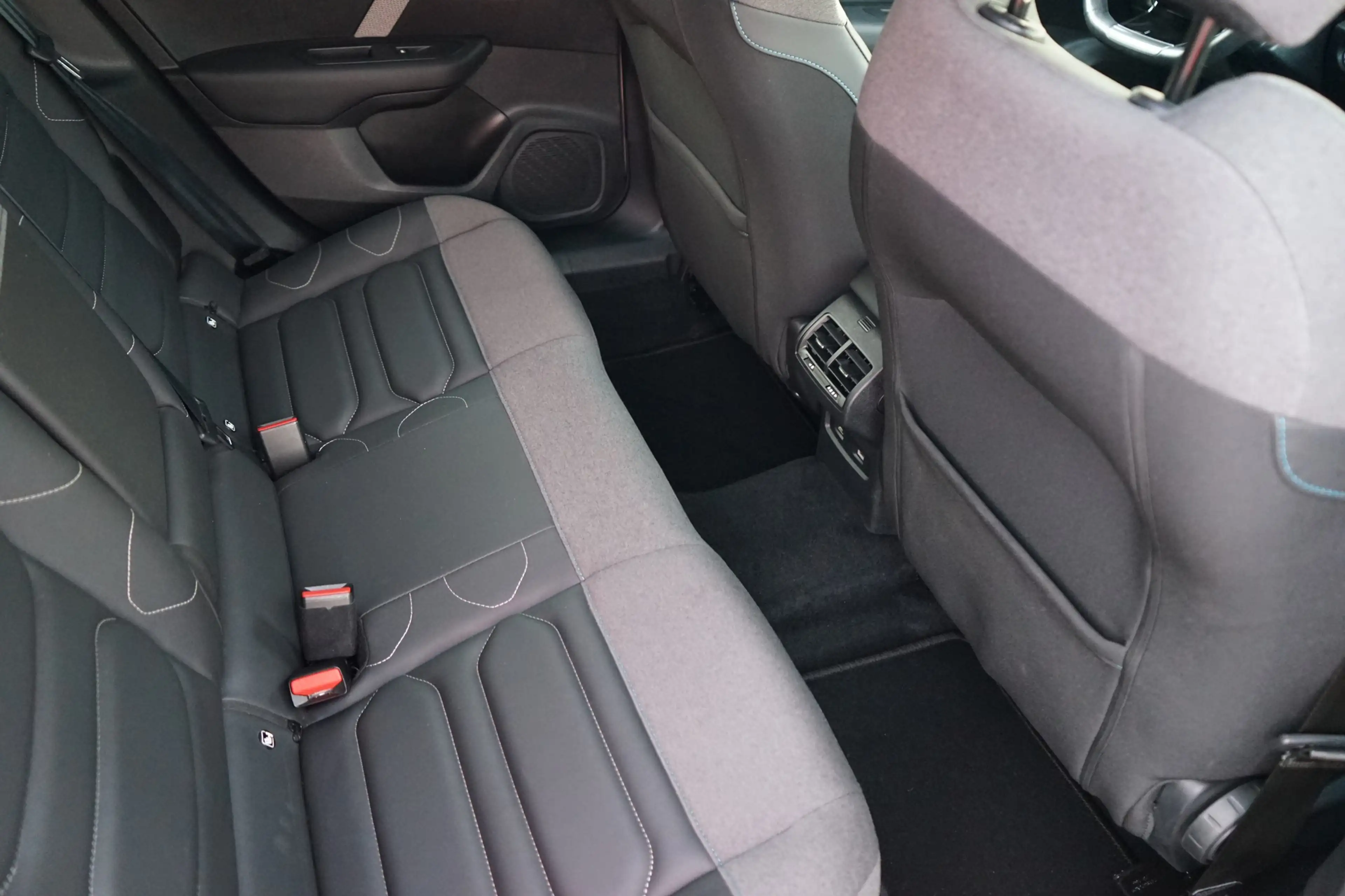 Citroen C4 1.2 12V e-THP Plus LED Navi ACC Totwinkel — photo 8