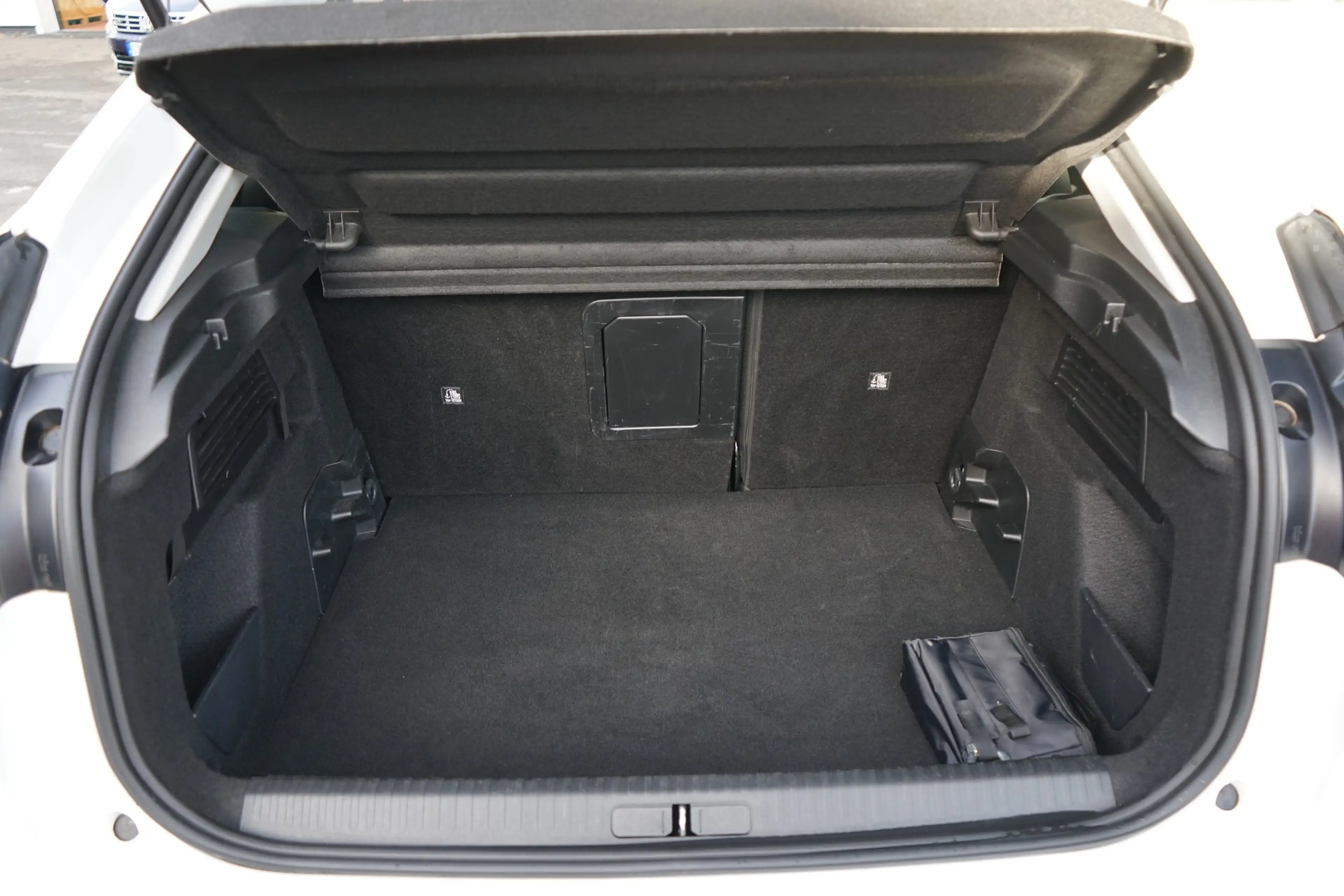Citroen C4 1.2 12V e-THP Plus LED Navi ACC Totwinkel — photo 9
