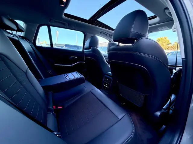 BMW 3 Series view 14