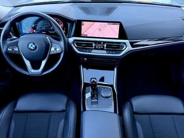 BMW 3 Series view 10