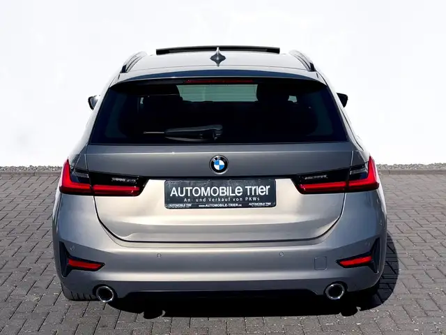 BMW 3 Series view 6
