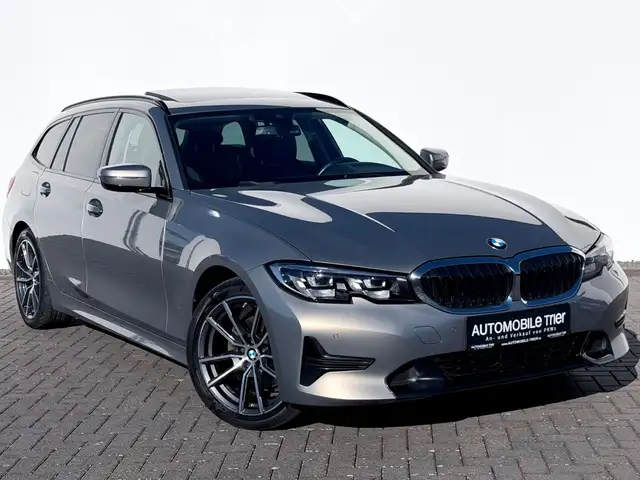 BMW 3 Series view 3