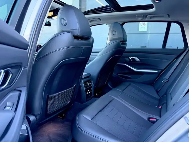 BMW 3 Series view 13
