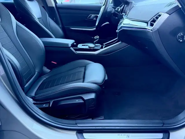 BMW 3 Series view 12