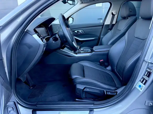 BMW 3 Series view 9