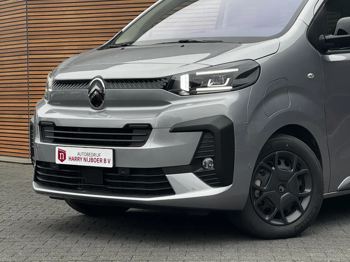 Citroen Spacetourer ë-SpaceTourer 75kWh L3 XL Navigatie / 2 keer schui Grijs - 2