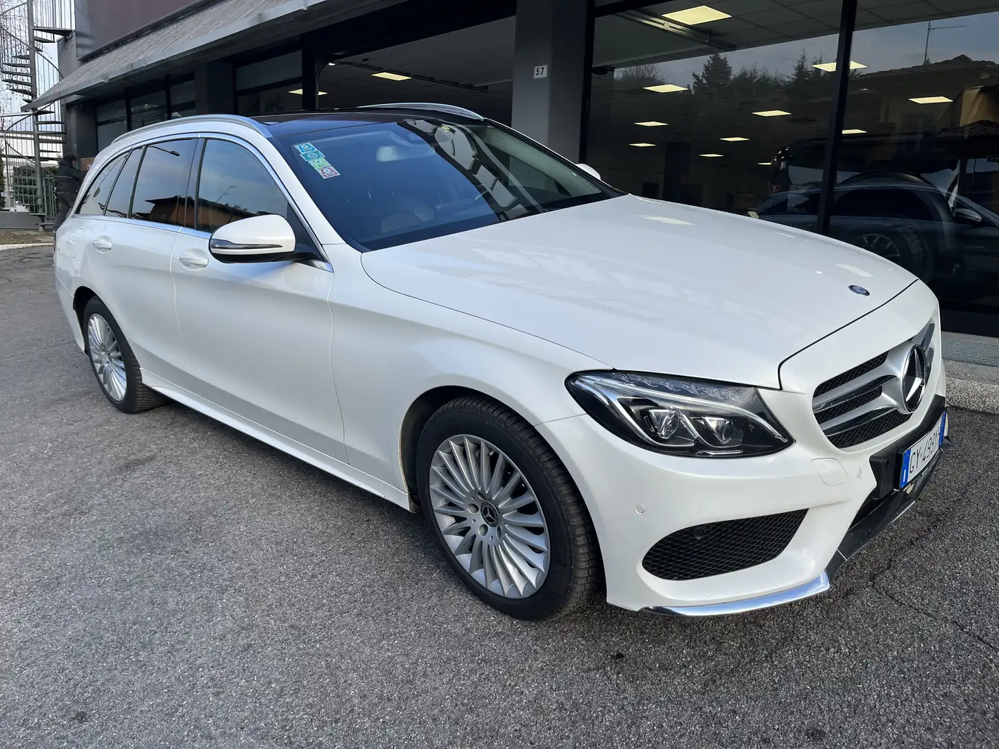 Mercedes-Benz C 220 d Premium AMG 4matic auto 9m Weiß - 1