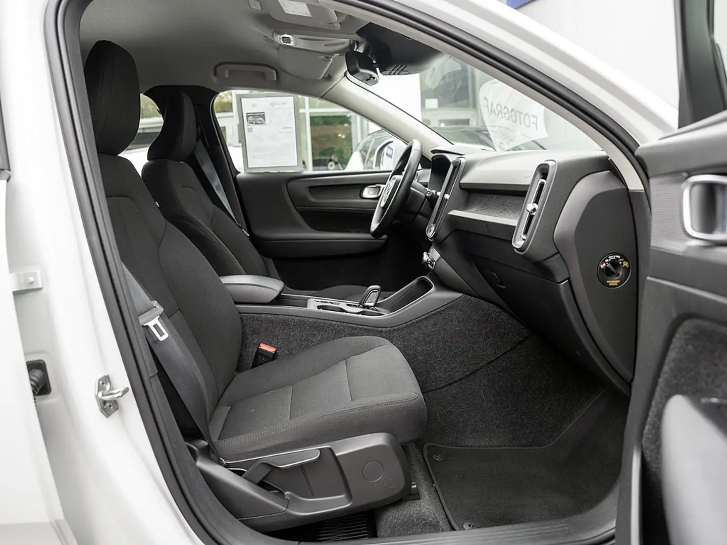 Volvo XC40 T3 Momentum Wit - 2