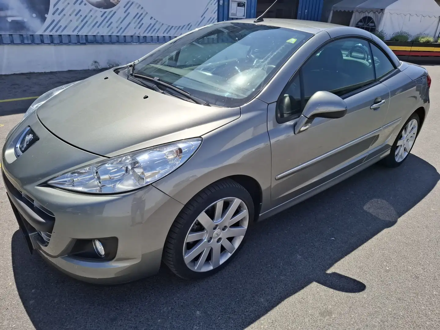 Peugeot 207 CC Active 1,6 VTi 16V Grau - 1