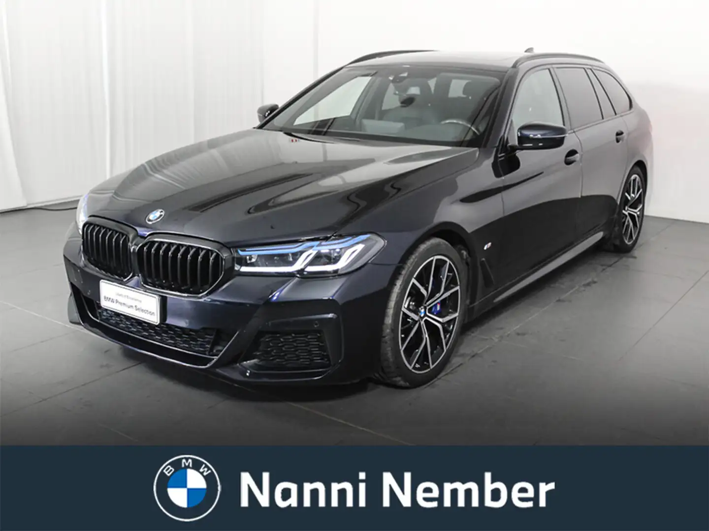 BMW 520 520d 48V xDrive Touring Msport Zwart - 1
